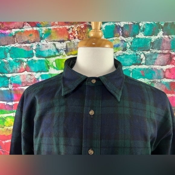 Pendleton Authentic Blackwatch Tartan Shirt Size XL Plaid 100% Wool SMALL HOLE - Picture 2 of 13